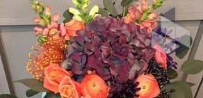 Салон цветов и подарков BloomDecor на Осеннем бульваре, 7 к 1