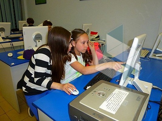 Школа 23 рыбинск электронный. Детская компьютерная школа УРГЭУ. Школьные компьютеры SCR. Компьютерная школа 8 корпус. Школа компьютер для взрослых в Красноярске.