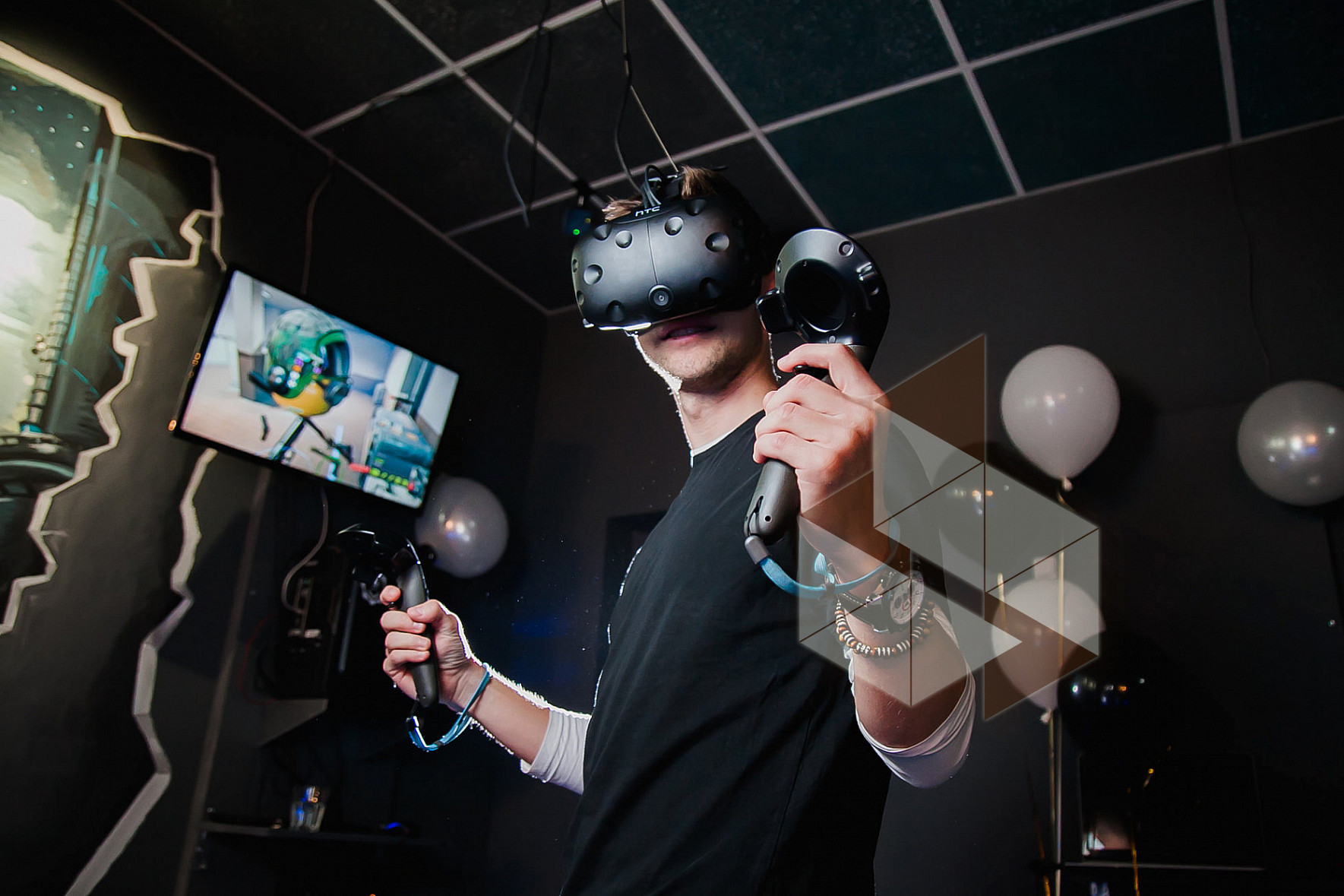 Игра виртуальности. Genesis VR Астрахань. Аттракцион виртуальной реальности. Комната виртуальной реальности. Виртуальная реальность в развлечениях.